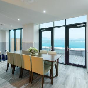 Deluxe Pool Suite