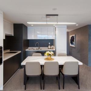 Royal Family Suite + Breakfast for 2