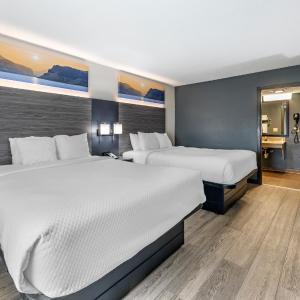 Queen Room with Two Queen Beds - Accessible/Non-Smoking 