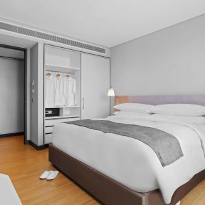 One-Bedroom King Suite with City View