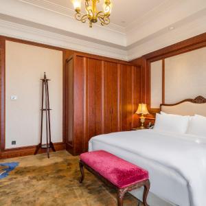 Suite with Garden View