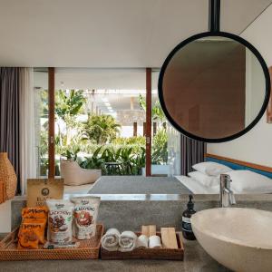 Deluxe Double Room with Pool Access