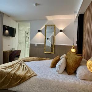 Suite with Hot Tub