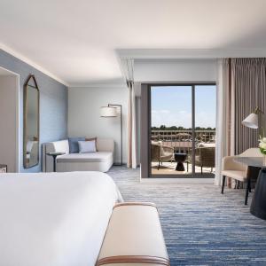 Aloft Queen Room