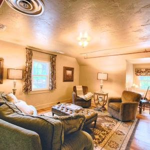 Rhododendron Lodge Suite 
