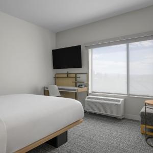 Deluxe King Suite with Mountain View - Top Floor