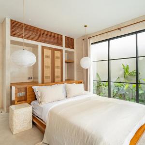 Deluxe Queen Suite with Outdoor Bath