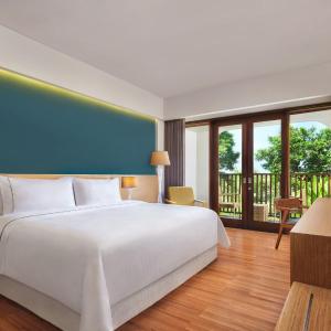 Deluxe Room, Guest room, 1 King, Garden view, Balcony with Daily Shuttle to Monkey Forest, Daily Yoga, Free Bike to borrow,  Free Family Activity and 24 Hour access to Motion Fitness Center