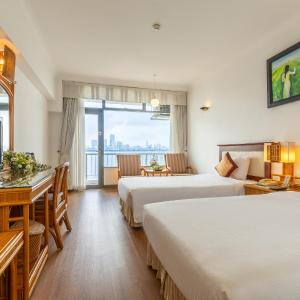 Family Room with Lake View
