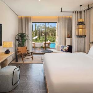 Premier Infinity Swim up, Guest room, 1 King, Sofa bed