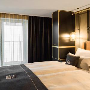 Standard Room with One French Bed - Accessible