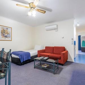 Budget One-Bedroom Alleyway Studio with Shower