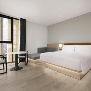 King Studio Suite with Sofa Bed and City View