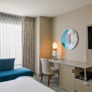 King Room with Adapted Tub - Mobility and Hearing Accessible