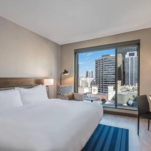 Classic King Room with City View - High Floor