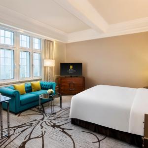 Cathay Building Al Deep Sleep Premier Deluxe King Bed Room