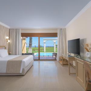 Presidential Villa with Personal Pool (2-4 People)