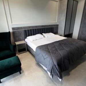 Suite with Lake View