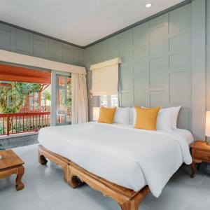 Villa Poolside
