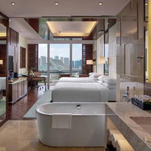 Executive Double Room, Executive lounge access, 2 Double, Lake View