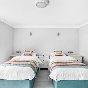 Twin Room with Private Bathroom