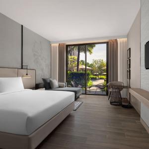 Deluxe King Room - Garden Access