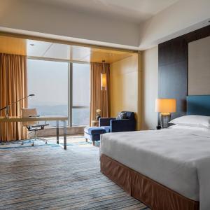 King Room with River View - Club Lounge Access
