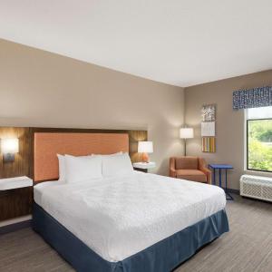 King Room with Accessible Tub - Mobility and Hearing Access/Non-Smoking
