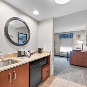 King Studio Suite with Whirlpool - Non-Smoking