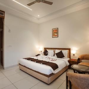 Deluxe Room (2 Adults + 1 Child)