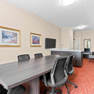 King Suite with Sofa Bed, Kitchenette and Living Room - Non-Smoking