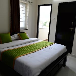 Two-Bedroom Apartment with Mountain View