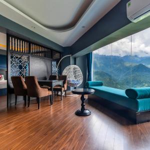 Suite with Mountain View