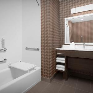 Studio Suite with Two Queen Beds and Tub - Mobility Access