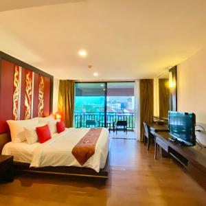 Deluxe Double Room with Side Sea View