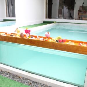 King Suite with Pool View