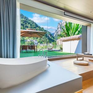 Canyon Panorama Suite with Private Large Balcony, and views of Zhangjiajie's Topography
