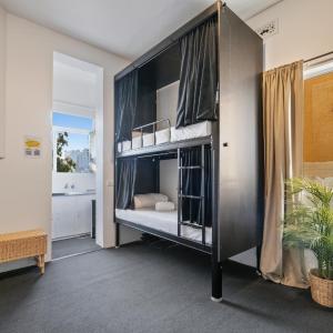 Private Room for 4 People (Shared Bathroom with Harbourview)