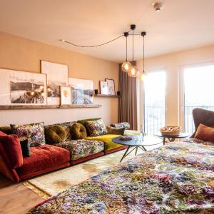Zeilensprung Suite by Bretz