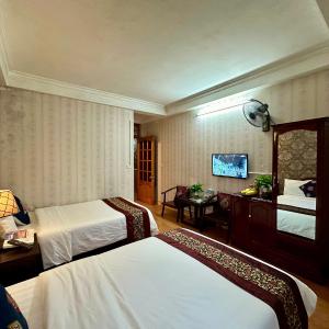 Deluxe Room (2 Adults + 1 Child)