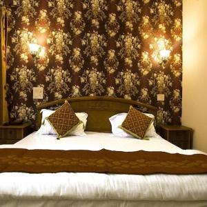 Deluxe Double Room (2 Adults + 1 Child)