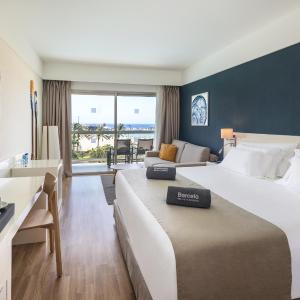 Deluxe Room with Sea View