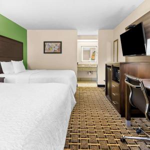 Queen Room with Two Queen Beds - Smoking