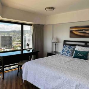 Deluxe One-Bedroom Apartment with Ocean View