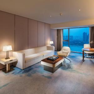 Deluxe King Suite