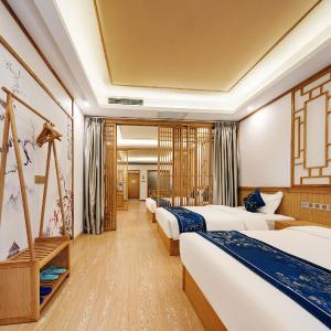 Quadruple Room with Private Bathroom