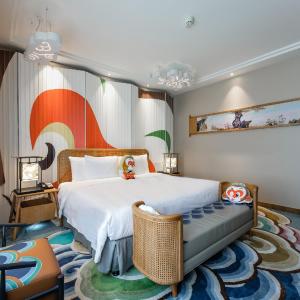 1 King Bed One Bedroom Suite Kids Theme