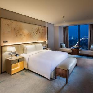 Premier King Suite