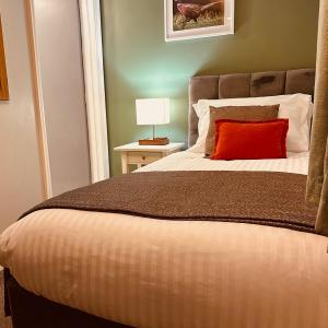 Single Room with Private Bathroom