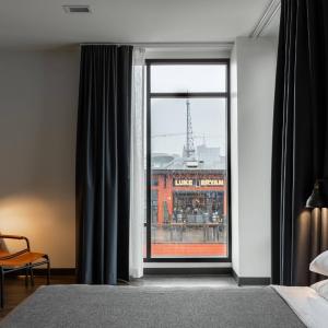 Queen Room with Street View - Hearing Accessible